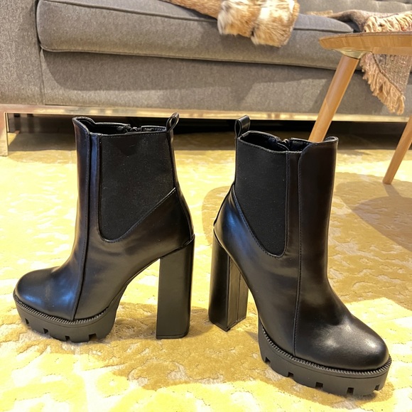 Black Boots - Picture 4 of 6